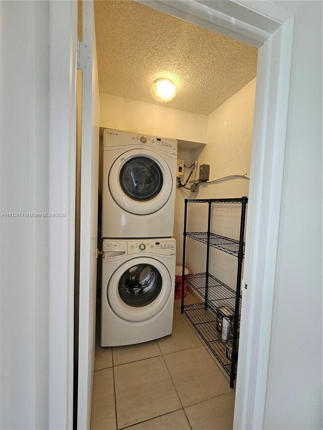 Photo - 563 NW 98th Ct