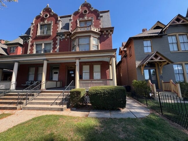 Photo - 729 S George St Unit 729 S George 3rd Floor