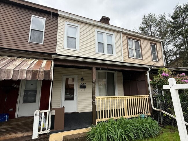 Building Photo - Cozy Home - Munhall