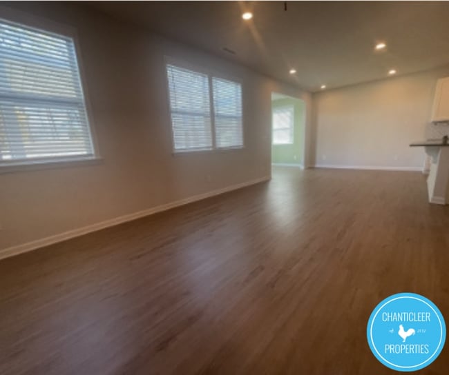 Photo - 112 Hoyne Way