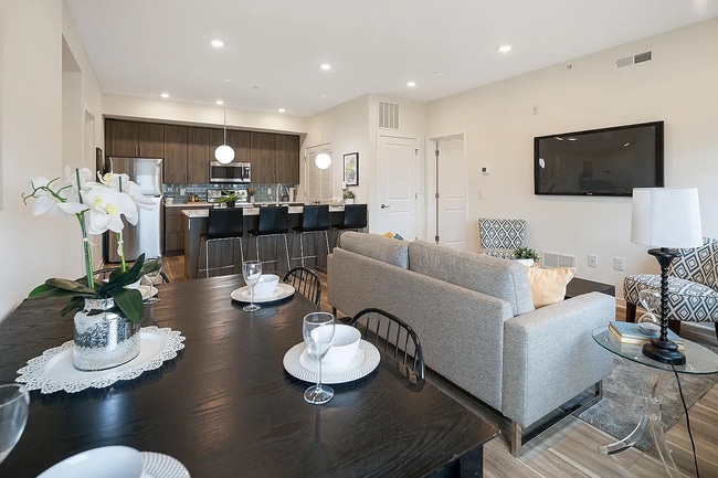 Building Photo - 1651 N 5th St Unit 2 Bedroom