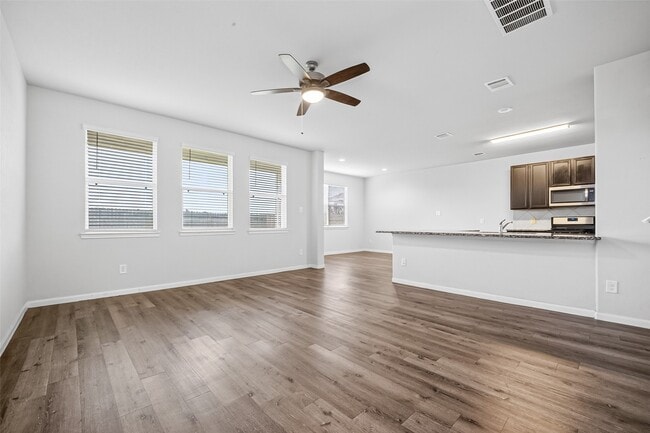 Photo - 4818 Blue Jacaranda Wy
