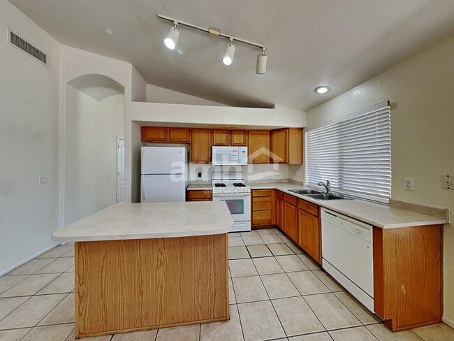 Photo - 16803 W Fillmore St