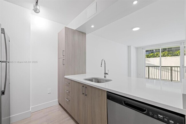 Photo - 1756 N Bayshore Dr Condo Unit 17J