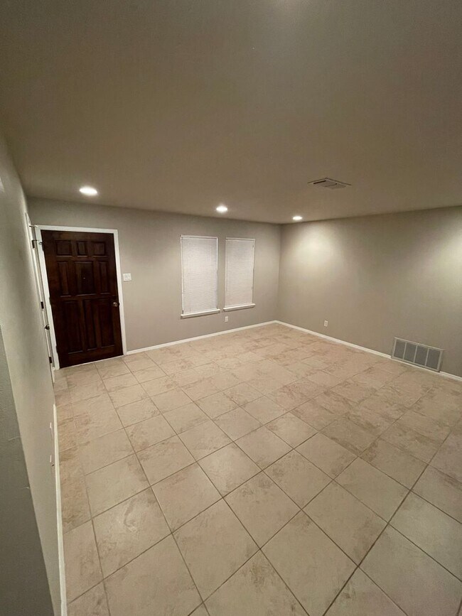 Photo - North Penn Triplex Unit 608 B N Pennslyvania (104)