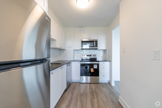 2BR, 1BA - Kitchen