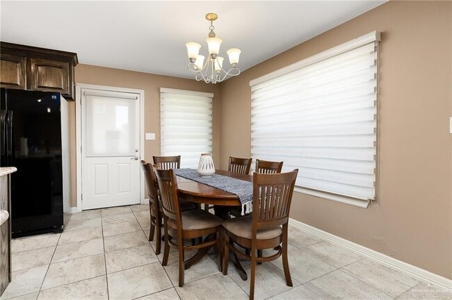 Photo - 10 Robin Ave