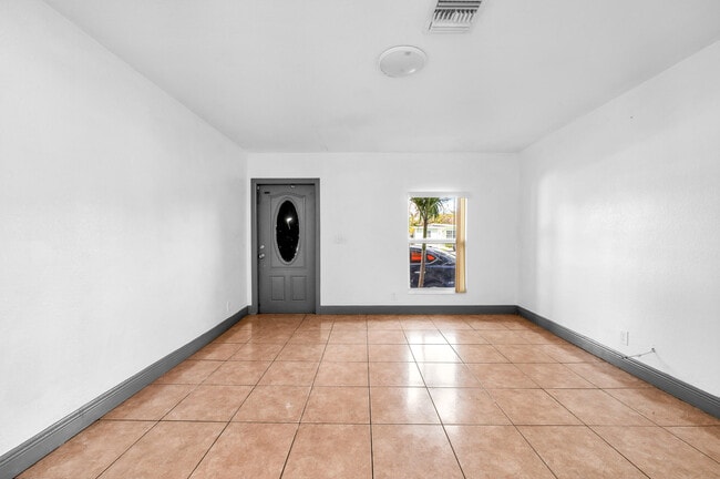 Photo - 124 SW 10th Ave