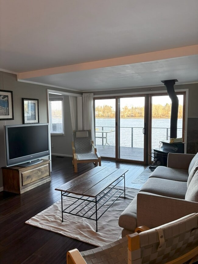 Living room with wood fp - 7356 S Miles Pl