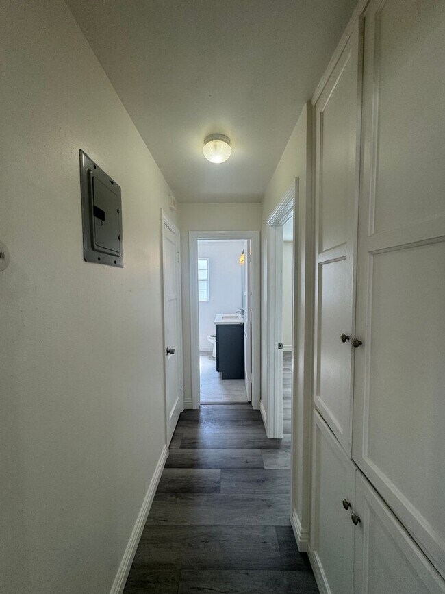 221 S Bushnell Ave
