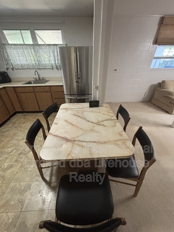 Photo - 221 Namilimili St