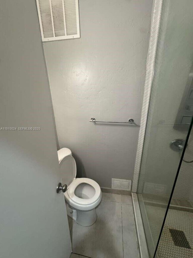 Photo - 319 W 28th St Unit 15