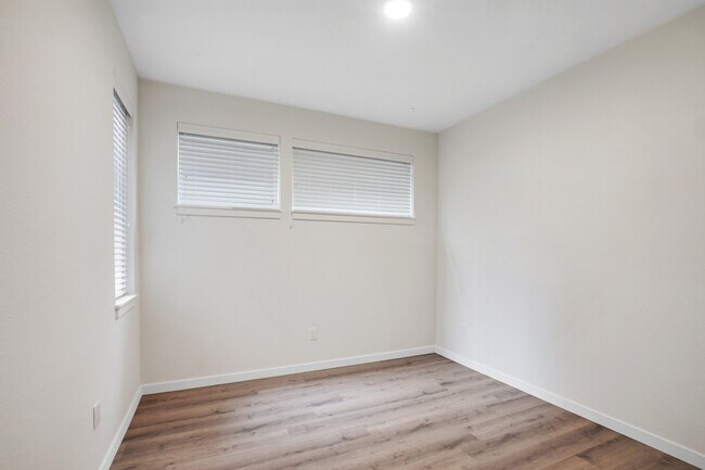 Photo - 5959 S Virginia Ave Unit 203