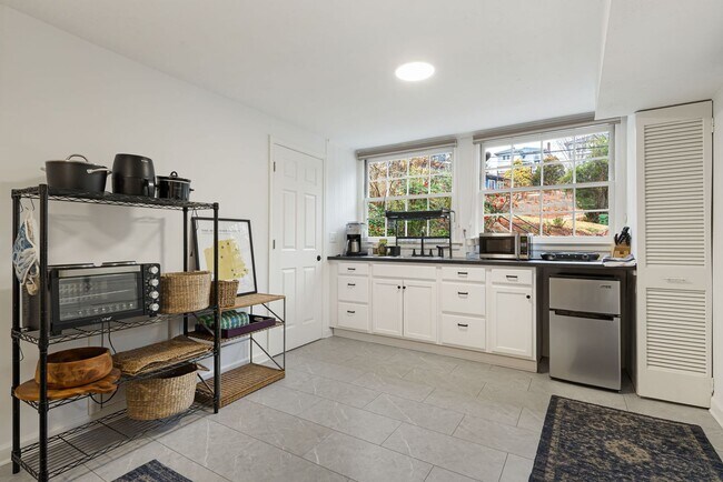 Photo - Longview Road Unit B (Downstairs)