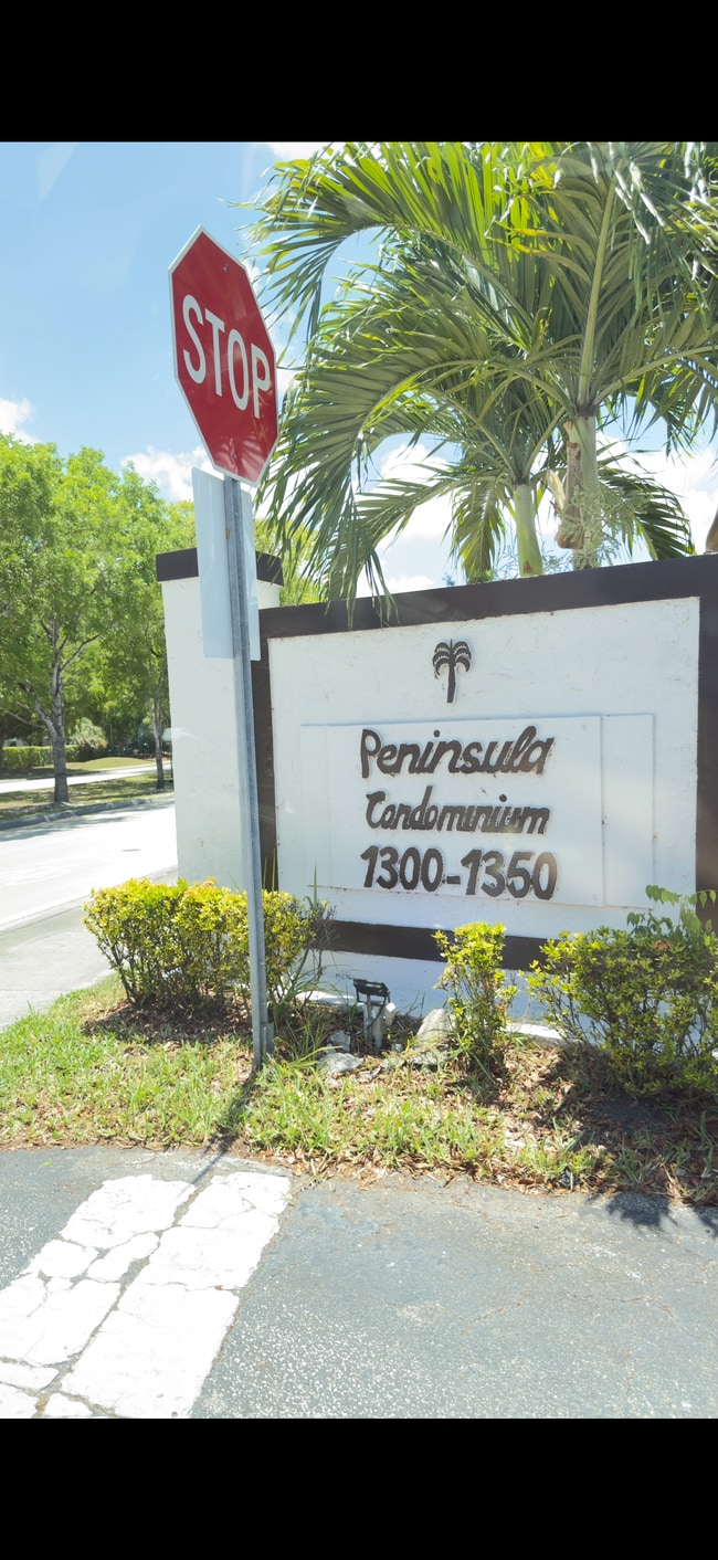 Building Photo - 1300 SW 122nd Ave Unit Peninsula condominium