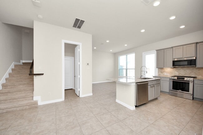 Building Photo - 1635 Ryon Falls Dr