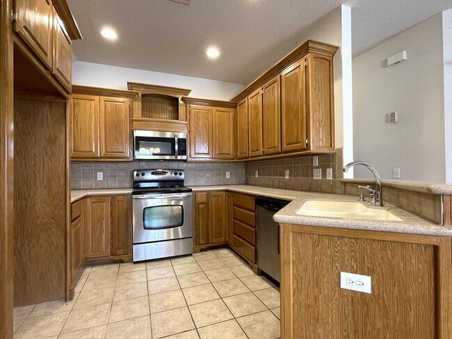 Photo - De Santiago Duplex ~ B (NMU) Unit 4616 Loch Ln