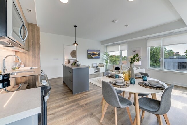 Photo - Story of Rideau & Chapel