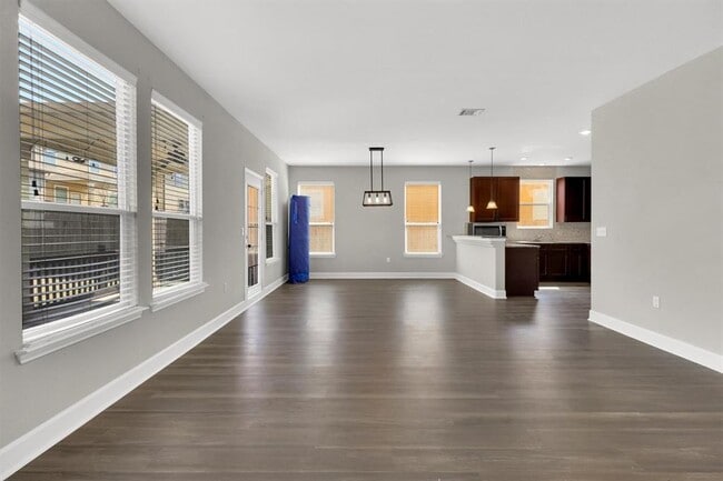 Photo - 900 Sawbuck Dr