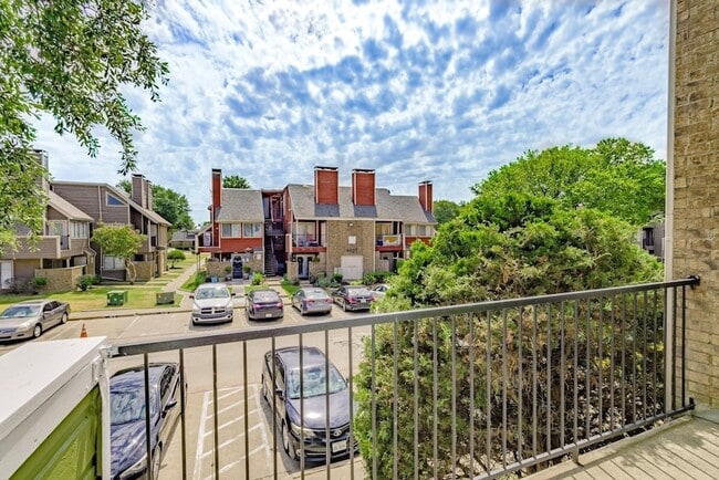 Photo - 9823 Walnut St Unidad L205