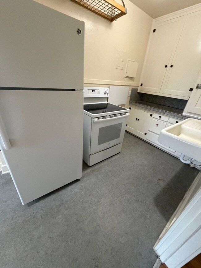 Photo - GOL - 304 (Studio) Unit 304