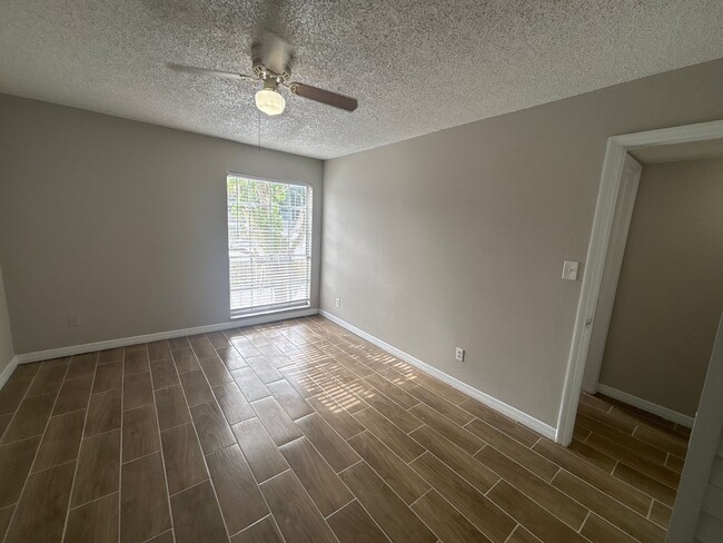 Building Photo - Serravella - 285-202 Unit 285-202