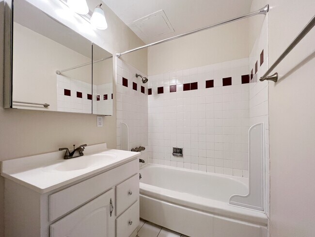 Photo - 418 Vernon St