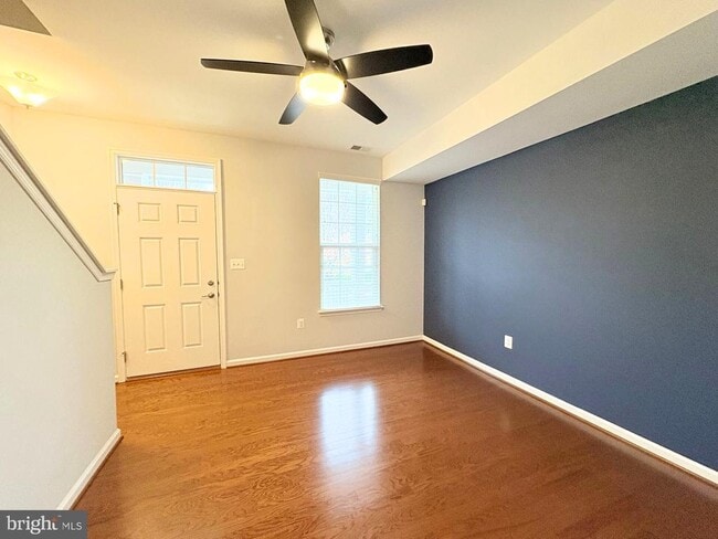 Photo - 1718 Featherstone Rd