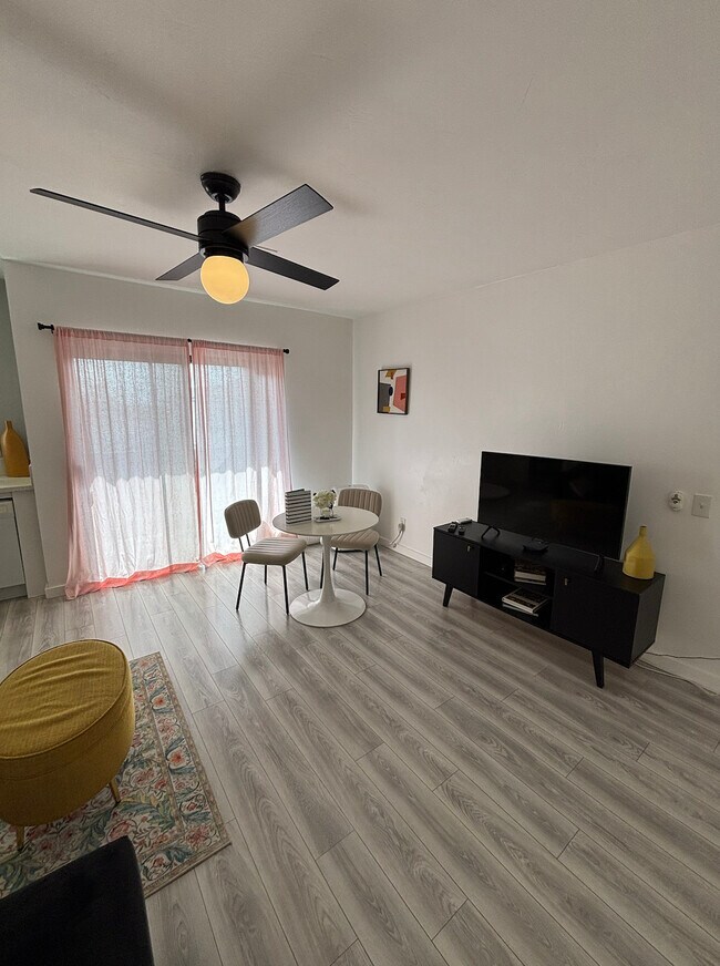 Golden Glen Apartments