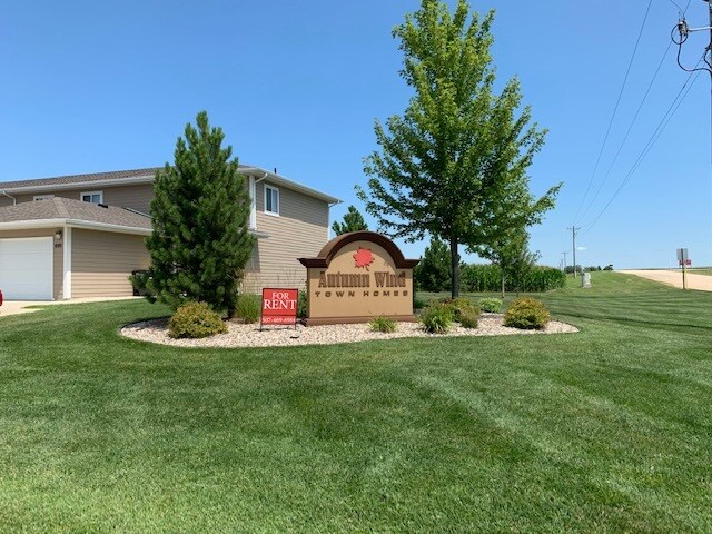 Photo - 651 Maple Ln