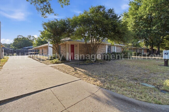 2427 Indigo Ln