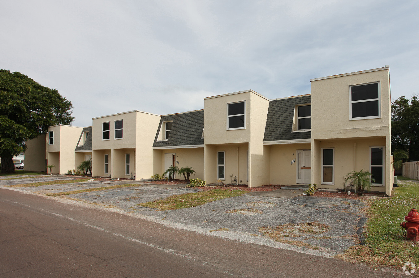 Primary Photo - Pelican Pointe Apartments