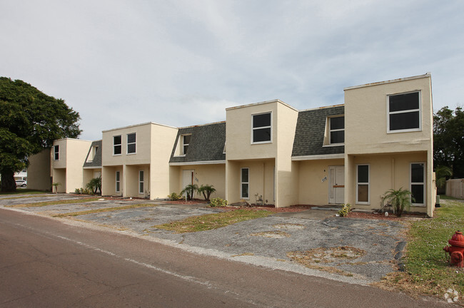 Primary Photo - Pelican Pointe Rental