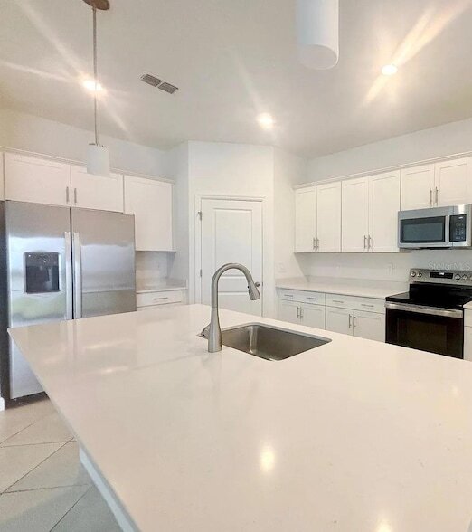 8318 Waterscape Rd