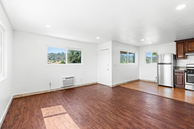 1031 Leslie Rd