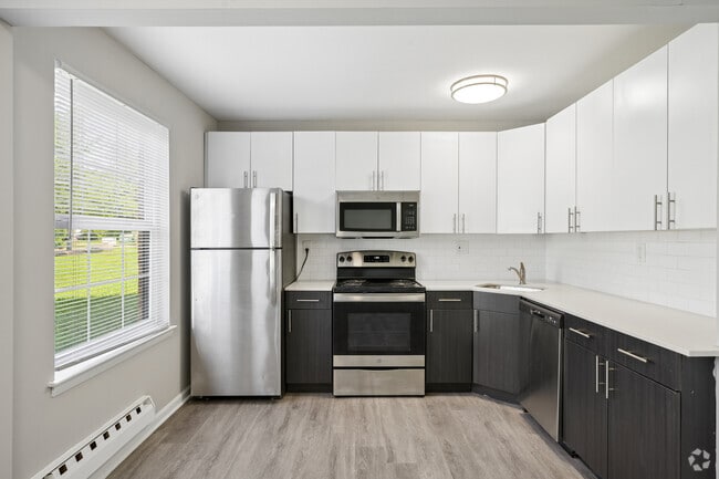 2BR, 1BA - 1,000SF - Kitchen