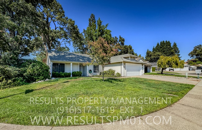 Building Photo - 3 bedroom on a Large Corner Lot Rental