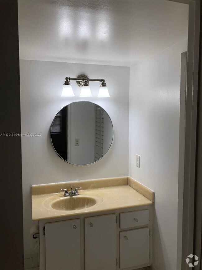 Building Photo - 850 SW 133rd Terrace Unit 302B Rental