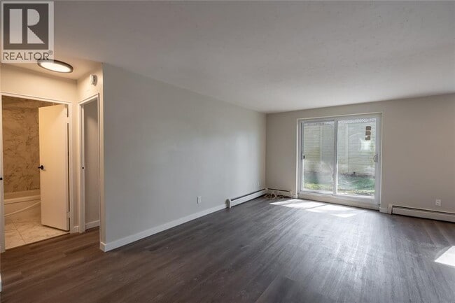 Photo - 1075 Brenchley St