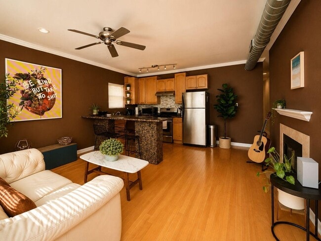 Photo - 1028 W 20th Pl