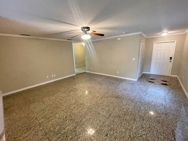 Photo - 1065 Guild St