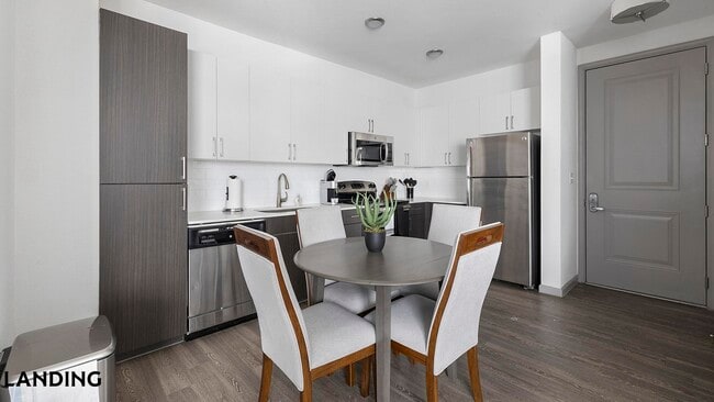 Building Photo - 1001 S Center St