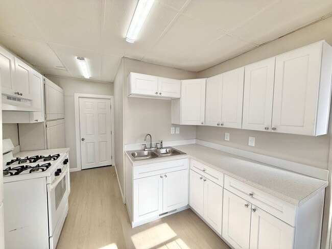 Photo - 1041 Lake Ave Unit 1