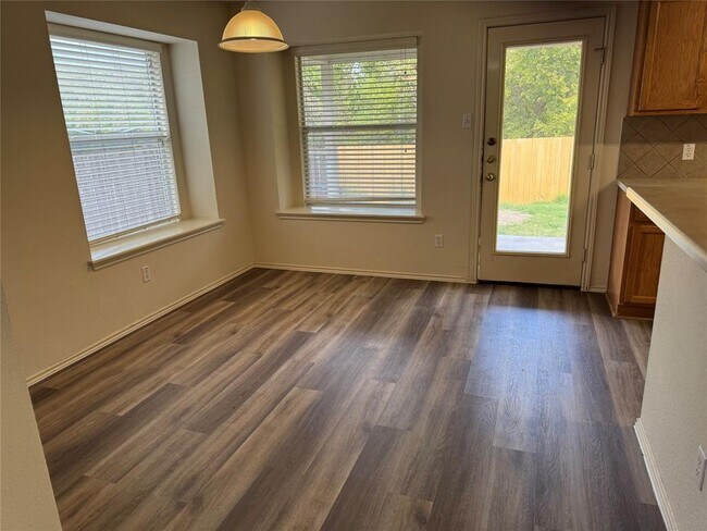 Photo - 501 Grey Feather Ct