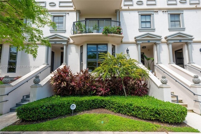 Building Photo - 1650 Galiano St Unit TH14