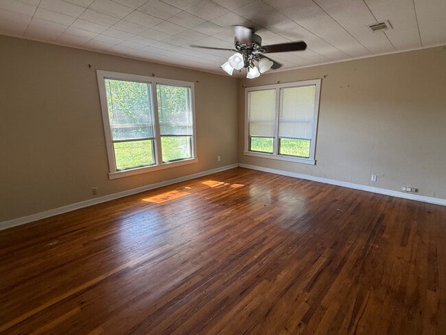 Photo - 609 Lane Dr