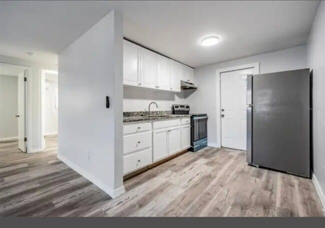 Building Photo - 1707 E Idell St