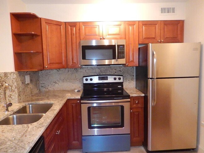 Photo - 3017 N Oakland Forest Dr Unit 106