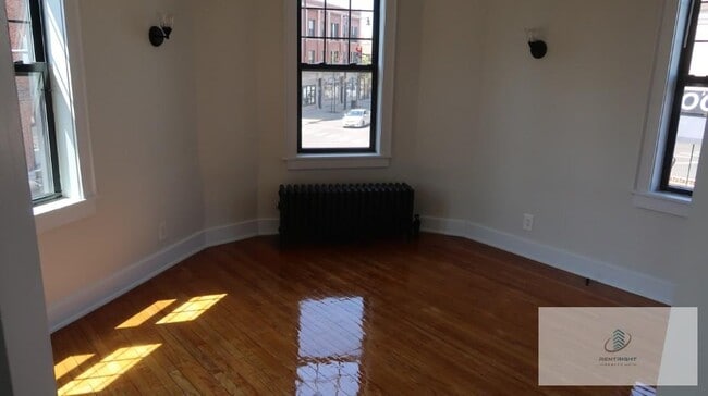 Photo - 5037 W Montrose Ave Unit 203