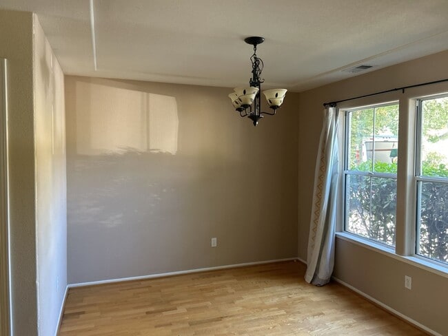 Photo - Spacious 3 Bedroom Home available in South Davis